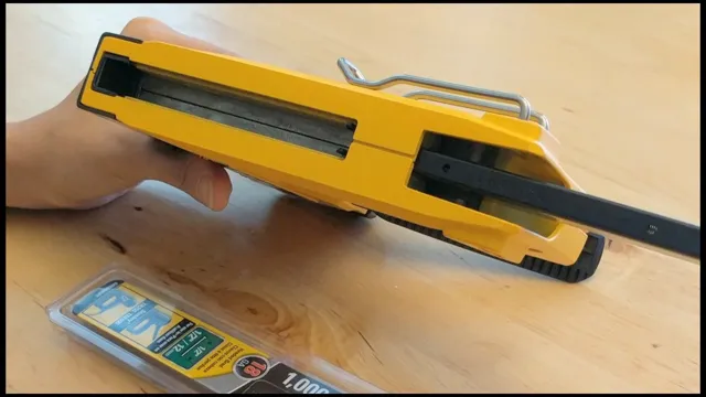how do you load a dewalt staple gun