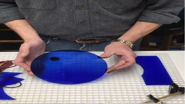 how to cut a circle in plexiglass by hand