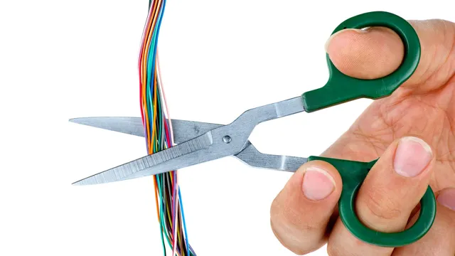 how to cut cable without wire cutters