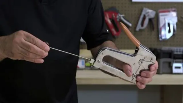 how to load a blue ridge staple gun