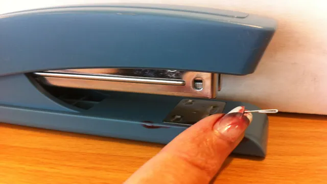 how to put staples in a powershot staple gun