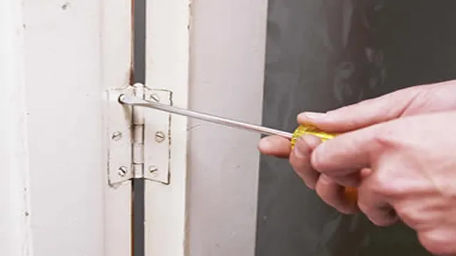 how to remove door hinge with ball finials