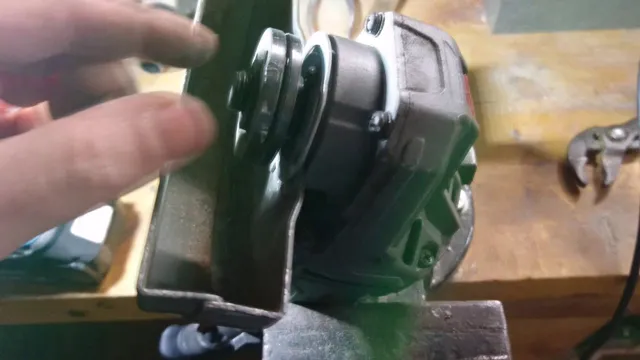 how to remove stuck angle grinder disc