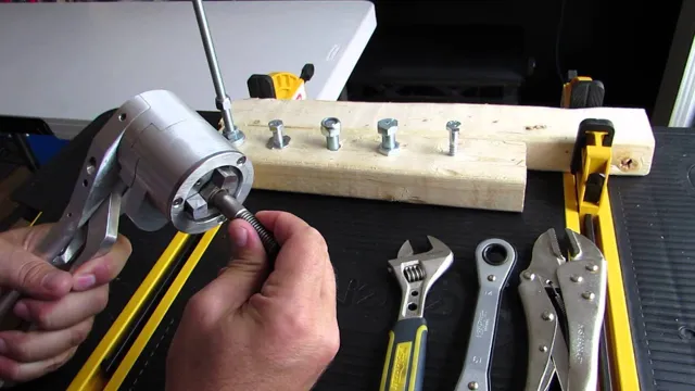 how to use a ratchet socket set