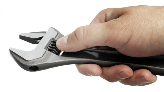 how to use adjustable wrench