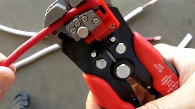 how to use wire cutters to strip wire