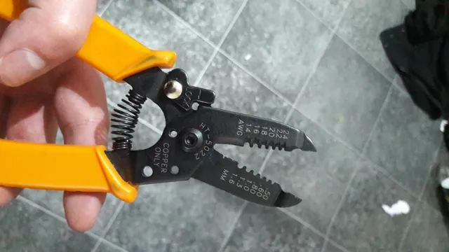 what are the holes on wire cutters for