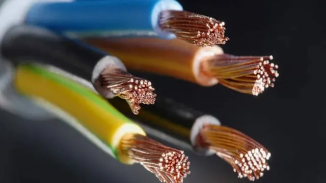 what gauge wire for 20 amp 220v